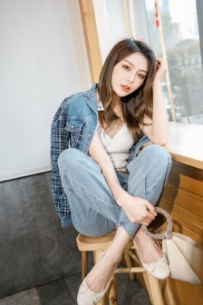 趁女朋友洗澡玩她闺蜜H